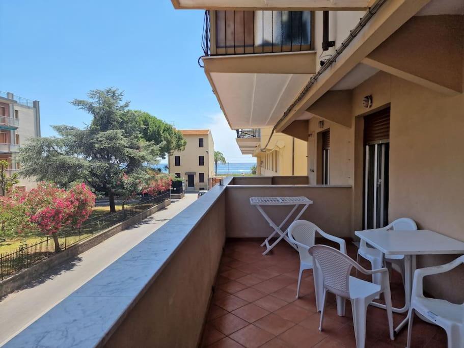 [50 metri dal mare] - Free parking e A/C Apartment Pietra Ligure Bagian luar foto