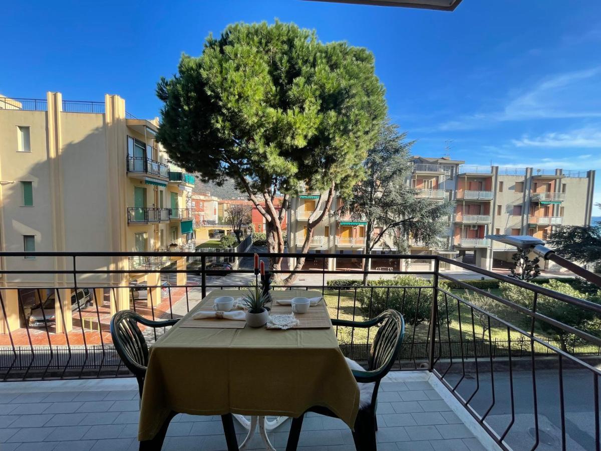 [50 metri dal mare] - Free parking e A/C Apartment Pietra Ligure Bagian luar foto