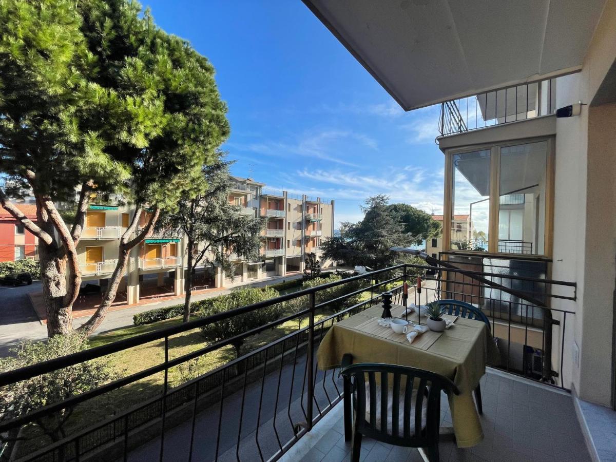 [50 metri dal mare] - Free parking e A/C Apartment Pietra Ligure Bagian luar foto